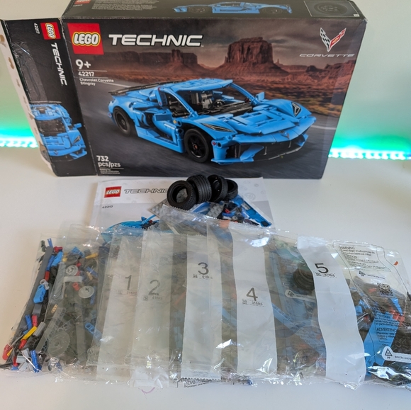 LEGO Technic Corvette Stingray 42217 with Box – Most Bags Sealed, Great Conditio - Picture 5 of 7